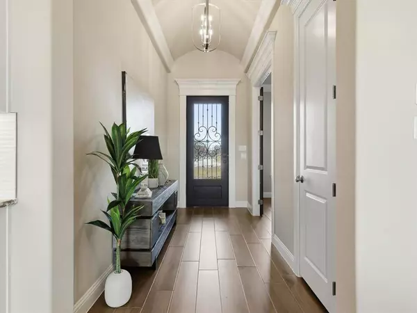 2168 Middlewood Circle, Granbury, TX 76049