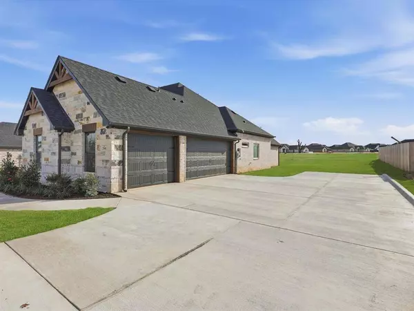 2168 Middlewood Circle, Granbury, TX 76049