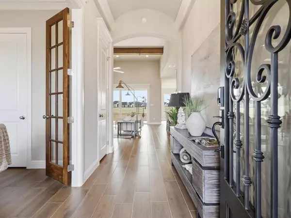 2168 Middlewood Circle, Granbury, TX 76049