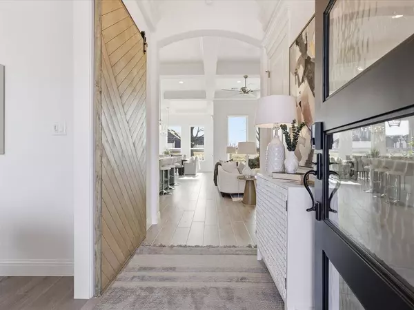 2152 Middlewood Circle, Granbury, TX 76049