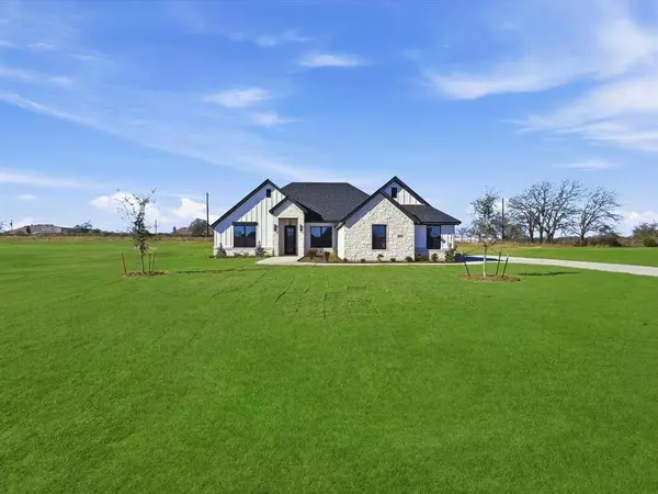 2005 Forest Bridge Drive, Azle, TX 76020