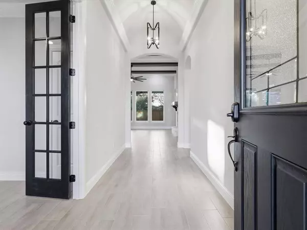 1486 Highland Park Circle, Granbury, TX 76048