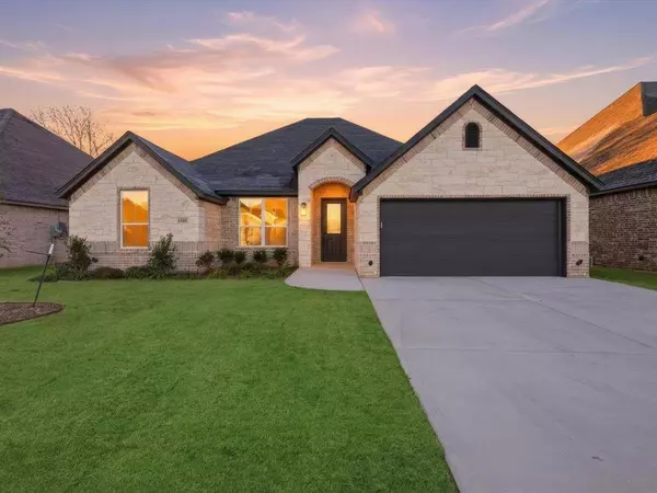 1486 Highland Park Circle, Granbury, TX 76048