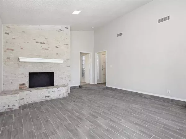 4812 Applewood Road, Fort Worth, TX 76133