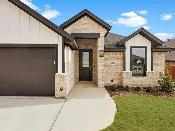 1318 Oleander Drive, Tolar, TX 76476