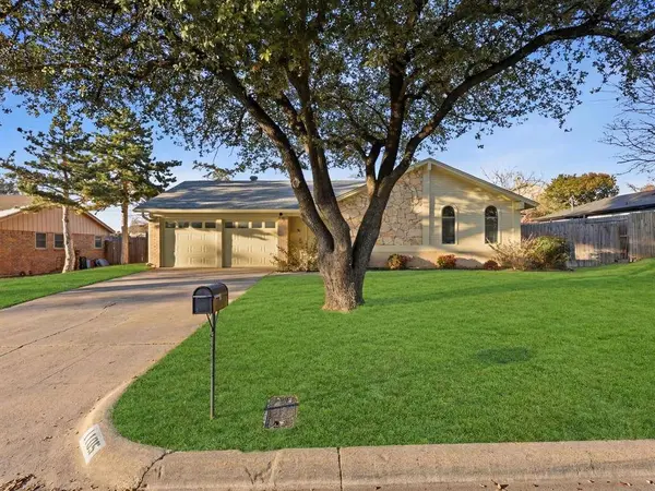 1105 Springdale Road, Bedford, TX 76021