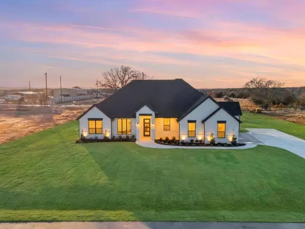 2009 Forest Bridge Drive, Azle, TX 76020