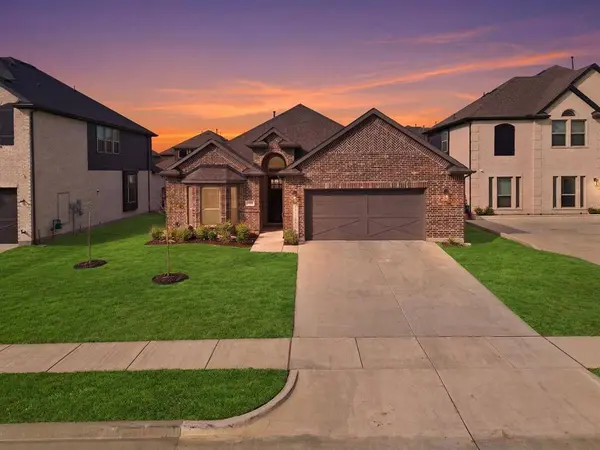 2304 Birdwatch Lane, Mansfield, TX 76063