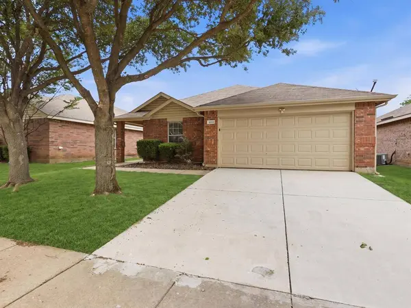 1132 Boxwood Drive, Crowley, TX 76036