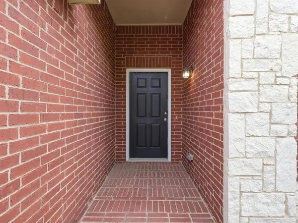 904 Grant Street, Burleson, TX 76028