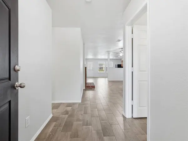 904 Grant Street, Burleson, TX 76028