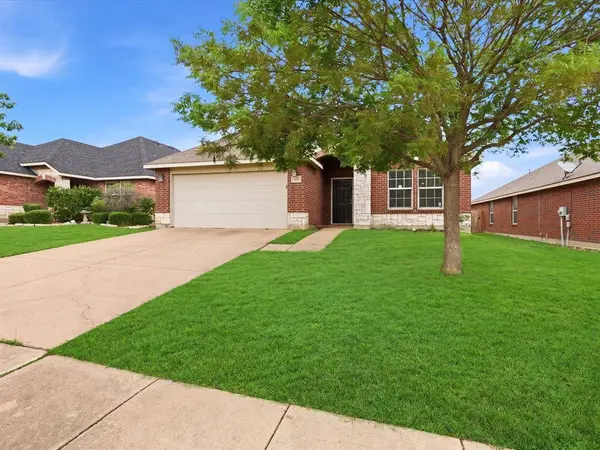 904 Grant Street, Burleson, TX 76028