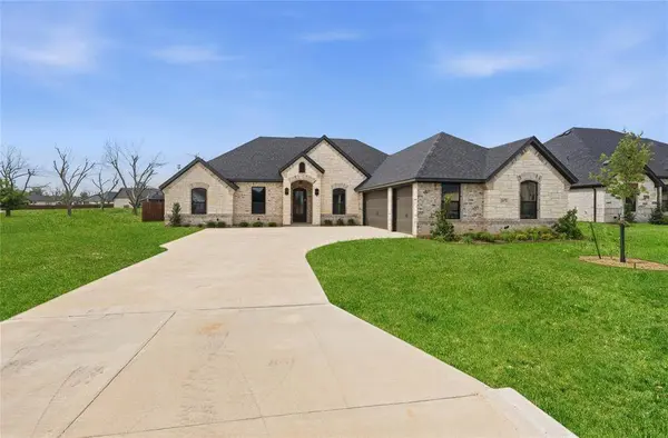 2172 Middlewood Circle, Granbury, TX 76049
