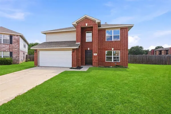 7301 Moon Ridge Court, Fort Worth, TX 76133