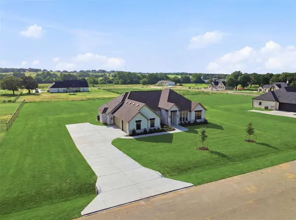 2004 Forest Bridge Drive, Azle, TX 76020