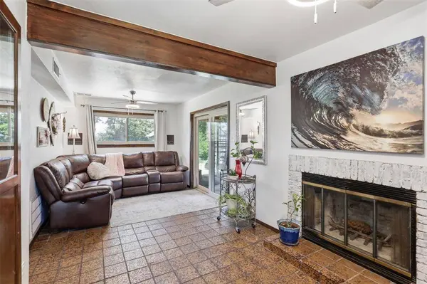 6039 Bear Creek Drive E, Fort Worth, TX 76126