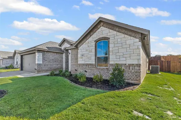 620 Jameson Street, Springtown, TX 76082