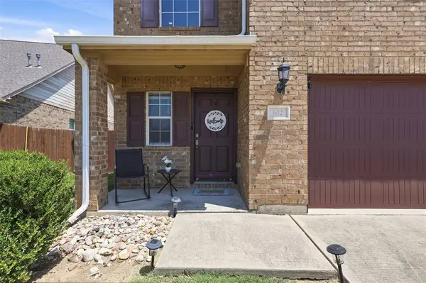 612 Lazy Crest Drive, Fort Worth, TX 76140