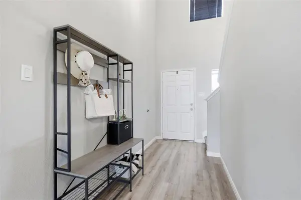 612 Lazy Crest Drive, Fort Worth, TX 76140