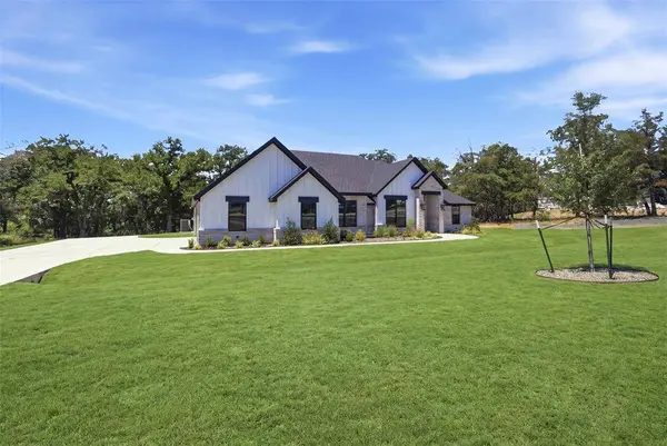 2017 Forest Bridge Drive, Azle, TX 76020
