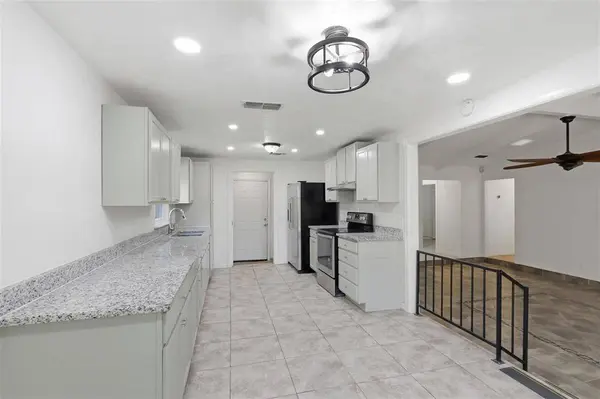 2400 York Minster Court, Arlington, TX 76006