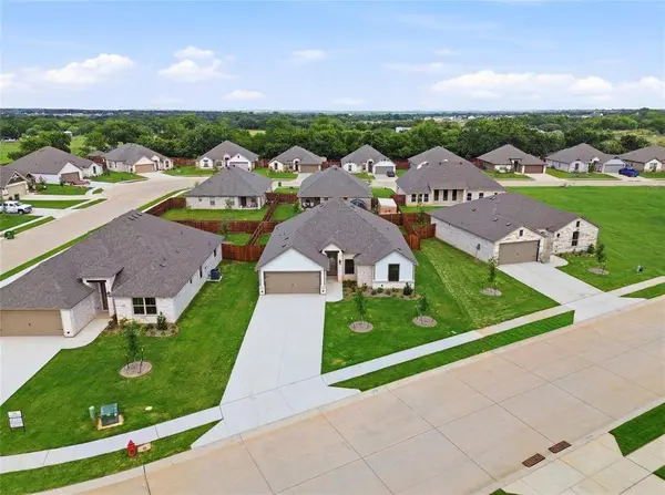 728 Raylan Street, Springtown, TX 76082
