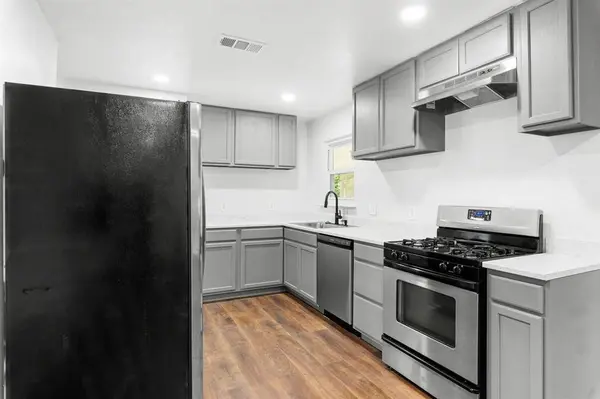 777 Cullum Avenue, Hurst, TX 76053