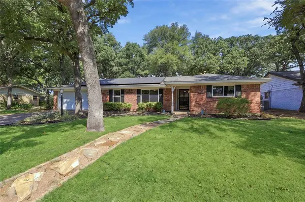 1312 Kathryn Street, Hurst, TX 76053