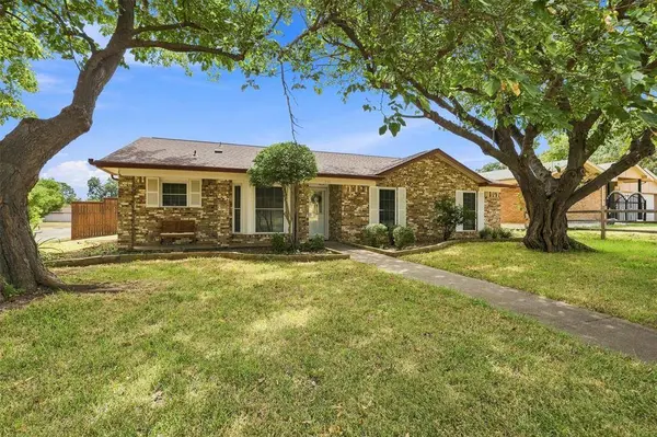 216 Old Hickory Drive, Irving, TX 75060