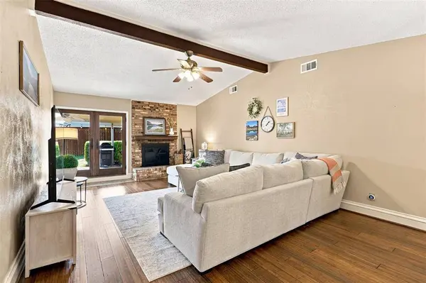 216 Old Hickory Drive, Irving, TX 75060