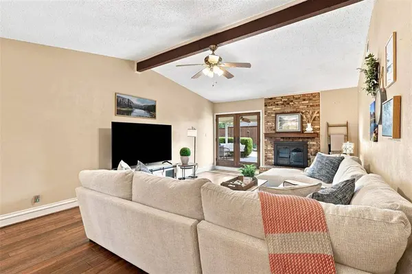 216 Old Hickory Drive, Irving, TX 75060