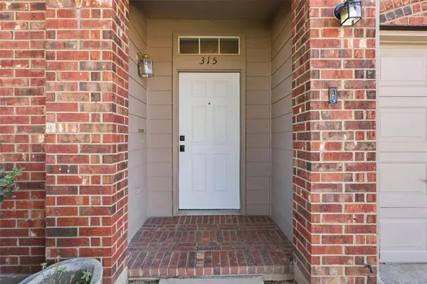 315 Londonderry Lane, Mansfield, TX 76063