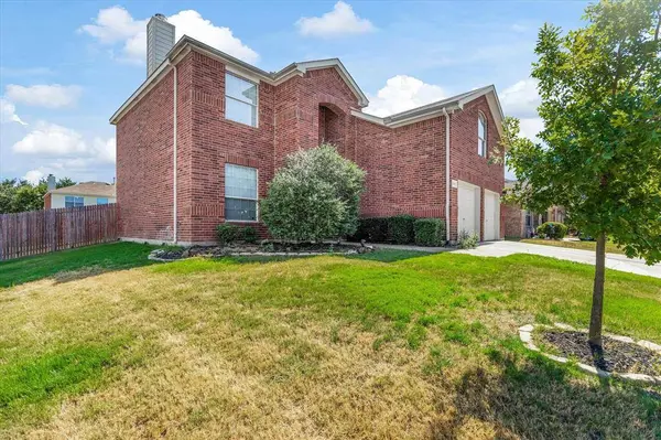1047 Stream Drive, Grand Prairie, TX 75052