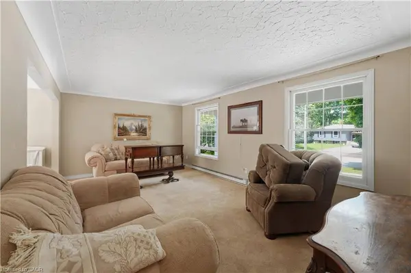 50 Combermere Crescent, Waterloo, ON N2L 5B1