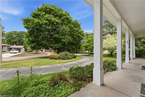 50 Combermere Crescent, Waterloo, ON N2L 5B1
