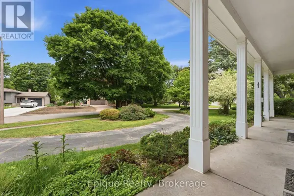 50 COMBERMERE CRESCENT, Waterloo, ON N2L5B1