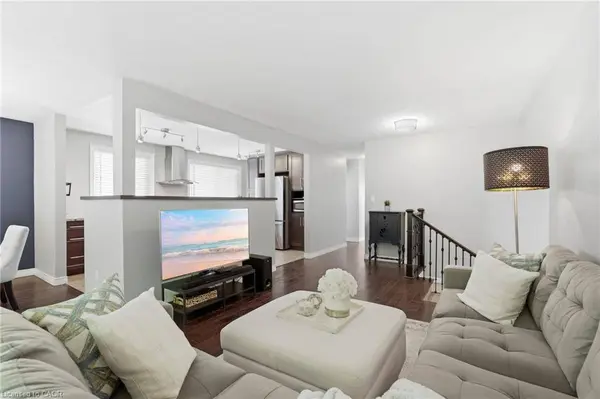 24 Brae Crest DR, Stoney Creek, ON L8G 3A6