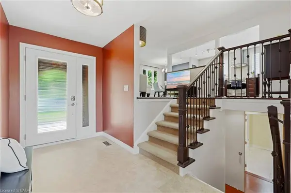 24 Brae Crest DR, Stoney Creek, ON L8G 3A6
