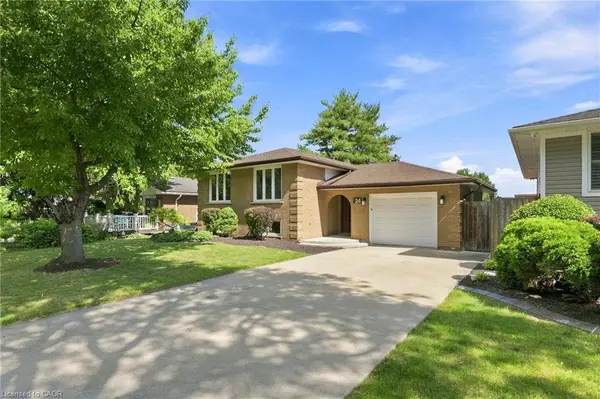 24 Brae Crest Drive, Stoney Creek, ON L8G 3A6