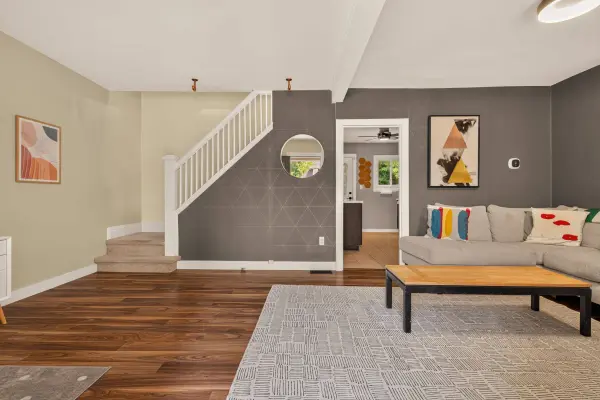 93 Graham AVE S, Hamilton, ON L8K 2M2