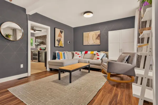 93 Graham AVE S, Hamilton, ON L8K 2M2