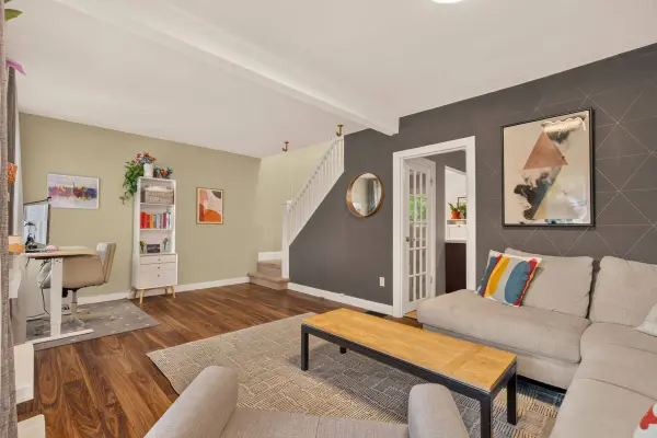 93 Graham AVE S, Hamilton, ON L8K 2M2