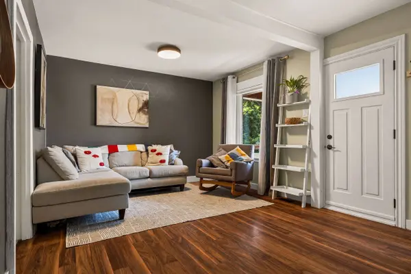 93 Graham AVE S, Hamilton, ON L8K 2M2