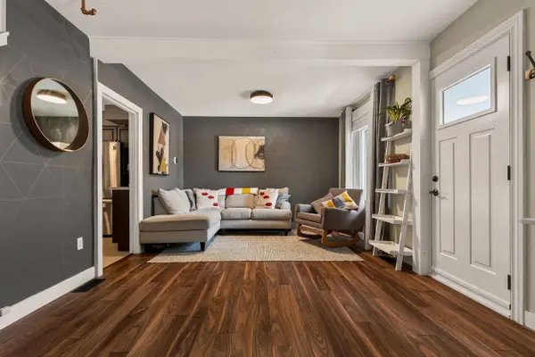 93 Graham AVE S, Hamilton, ON L8K 2M2
