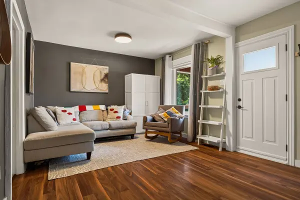 93 Graham AVE S, Hamilton, ON L8K 2M2