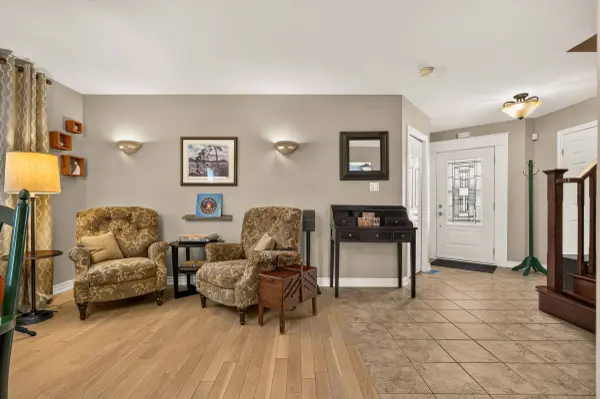 184 Locheed DR, Hamilton, ON L8T 5A5