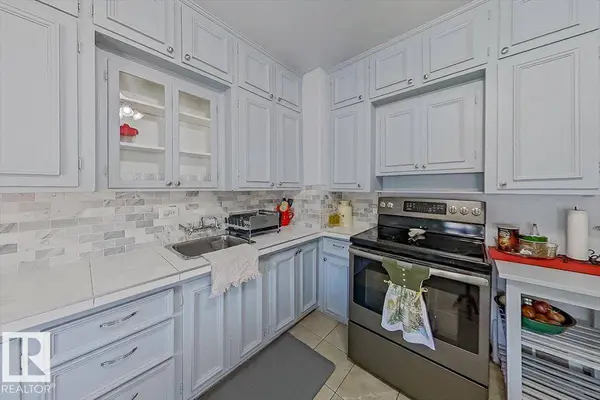 10939 96 ST NW, Edmonton, AB T5H2K6