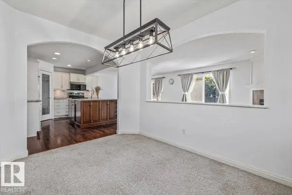 2407 HAGEN WY NW, Edmonton, AB T6R3M6