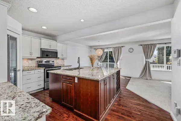2407 HAGEN WY NW, Edmonton, AB T6R3M6