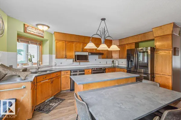 16 HARROLD PL, St. Albert, AB T8N5P9